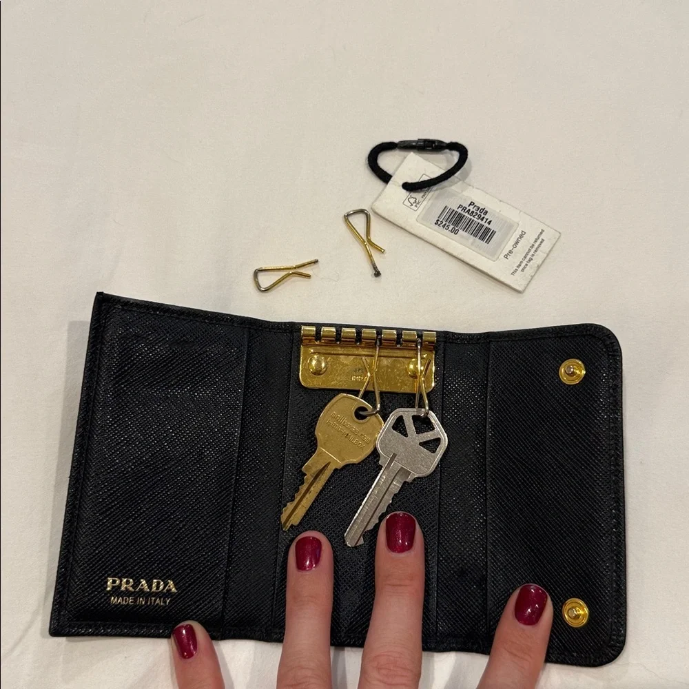 Prada Authentic Black Saffiano Leather Gold Key and Card Holder - Picture 3 of 9